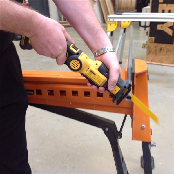 DCS310D2 Pilarka Szablowa 10,8V  