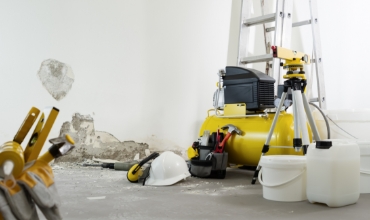 narzędzia w pomieszczaniu